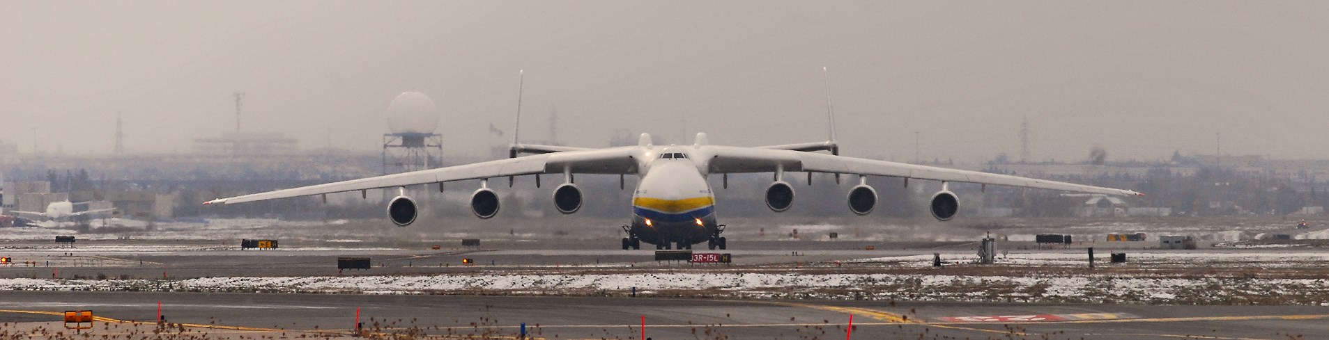 Antonov An-225 prepares for takeoff. (Photo courtesy of Flickr user: aseemsjohri)